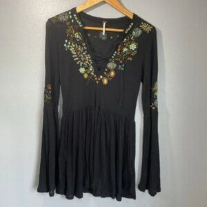 Free People Black Lace Up Embroidered Bell Sleeve Peasant Blouse Tunic Top T118